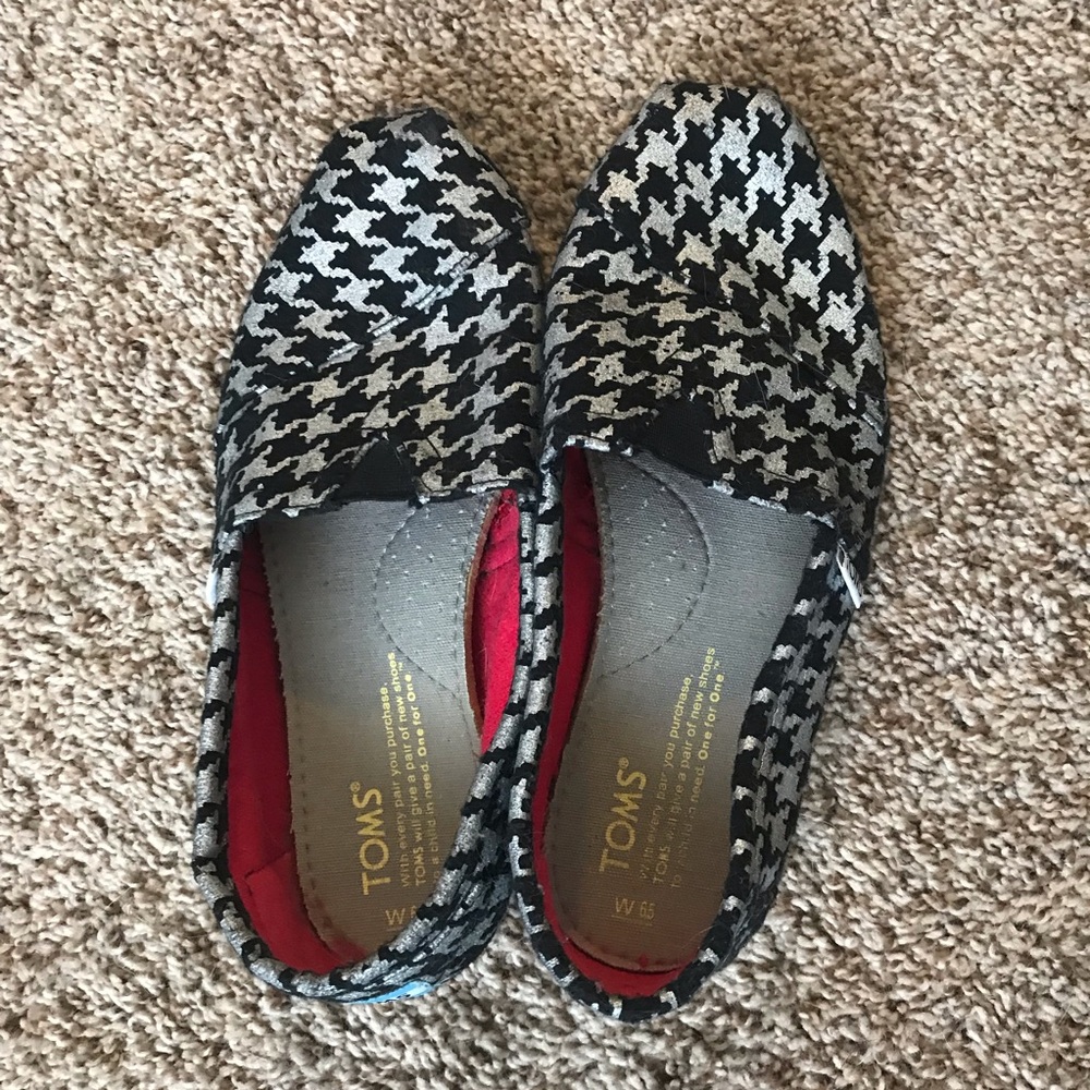 Toms - Picture 2 of 6